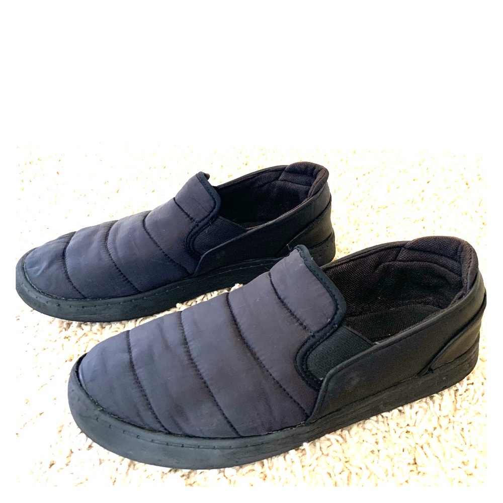 Black casual tennis slip on